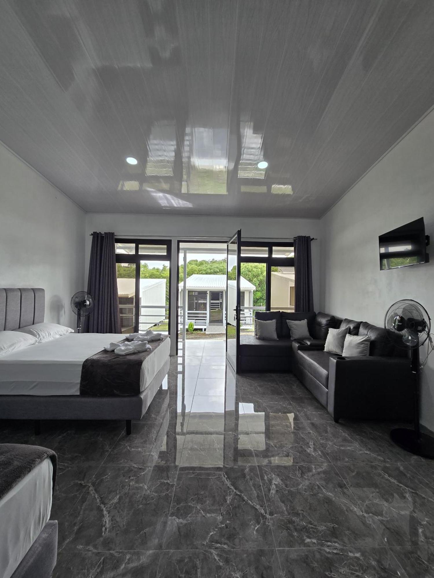Lodge Cattleya Living *