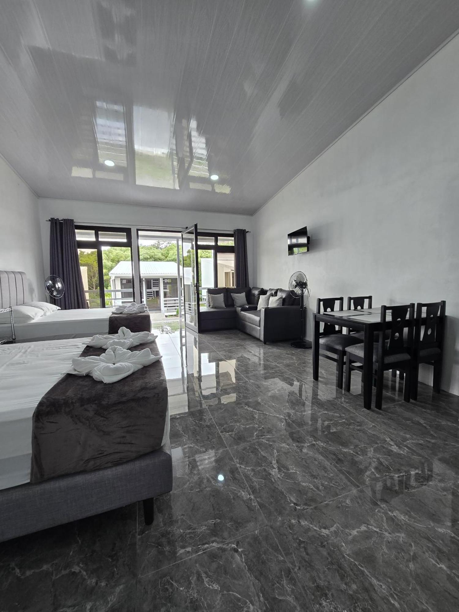 Lodge Cattleya Living *