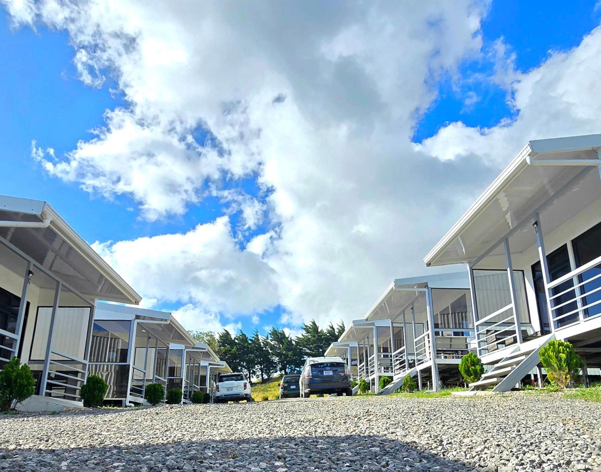 Lodge Cattleya Living *